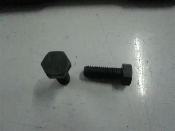 Photo of part 01010-E1235 BOLT