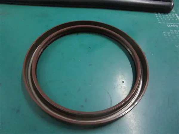 Photo of part 05719798 SEAL CRANKSHAFT BELAKANG