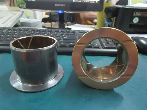 Foto part 14X-30-12180 BUSHING IDLER